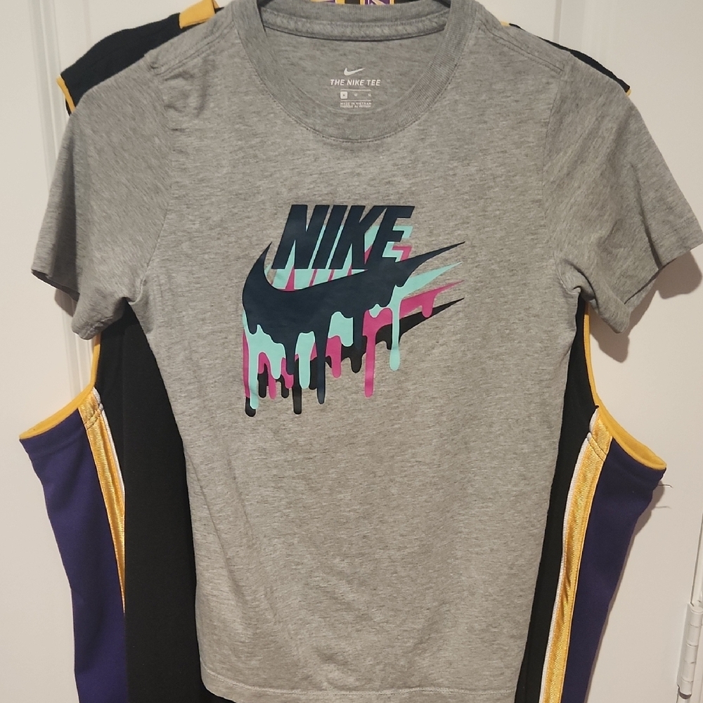 Nike Gray Short Sleeve Tee with Dripping Logo